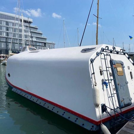5 Star Ocean Village Marina Reconditioned Rnli Rig Life Boat Southampton Exterior foto